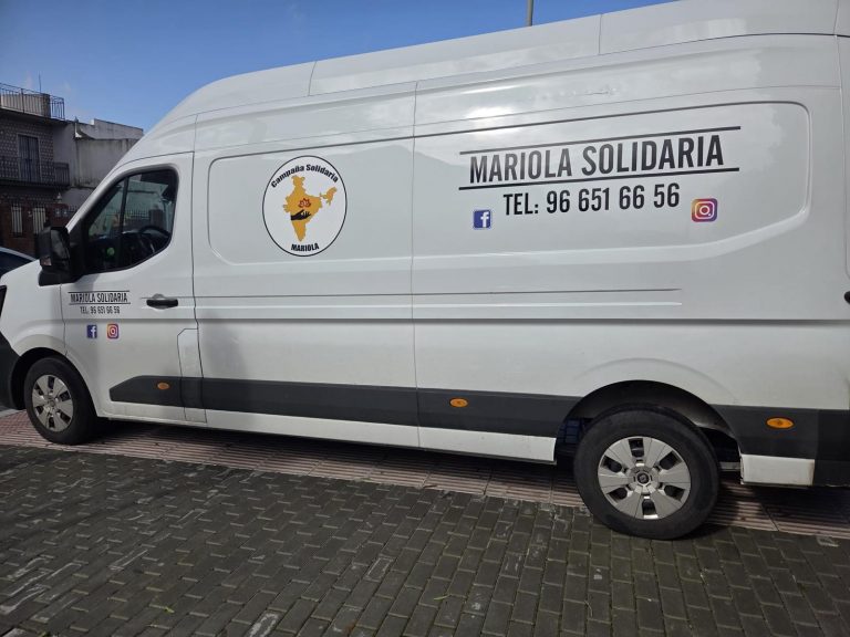 Campañas de recogida de ropa en Andalucía organizadas por Mariola Solidaria con participación ciudadana y centros educativos