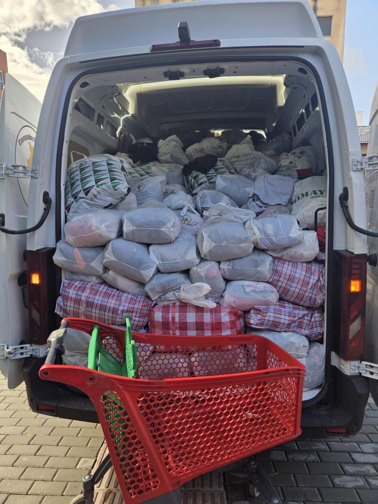 Inicio de las campañas de recogida de ropa solidaria en Andalucía organizadas por Mariola Solidaria en centros educativos